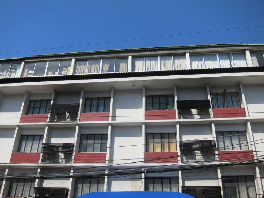 El Rico Suite Makati By Reddoorz Makati City Exteriör bild